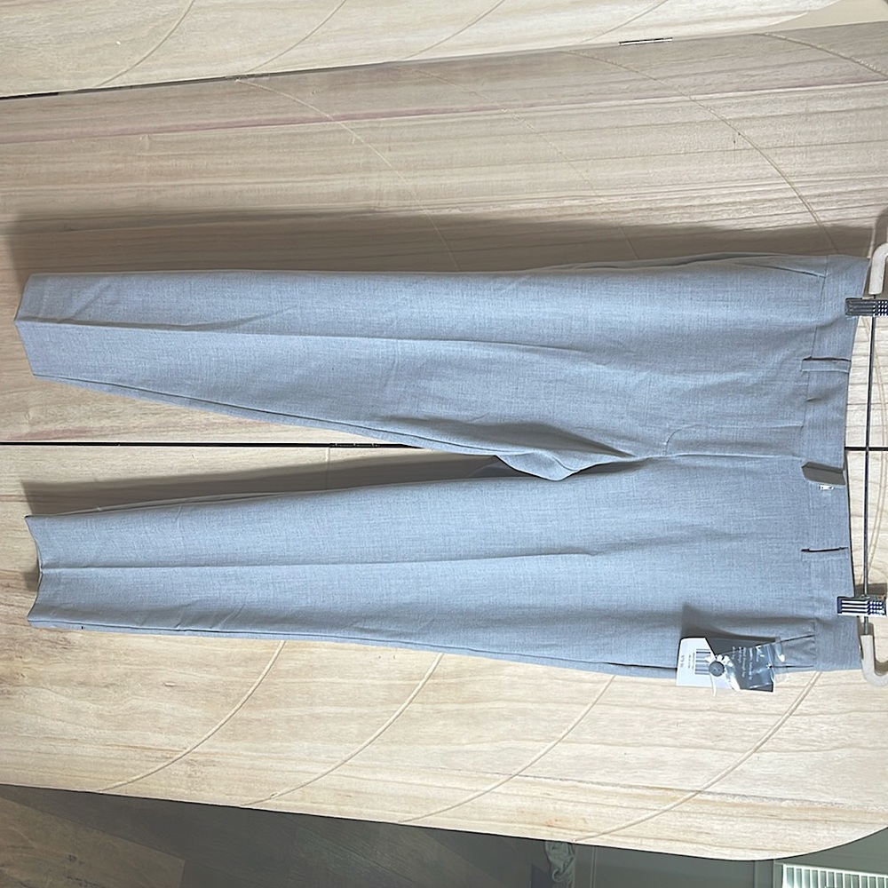 Mid rise, slim fit, fitted through hip/thigh,slim leg